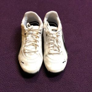 Kids Puma shoes
3.5